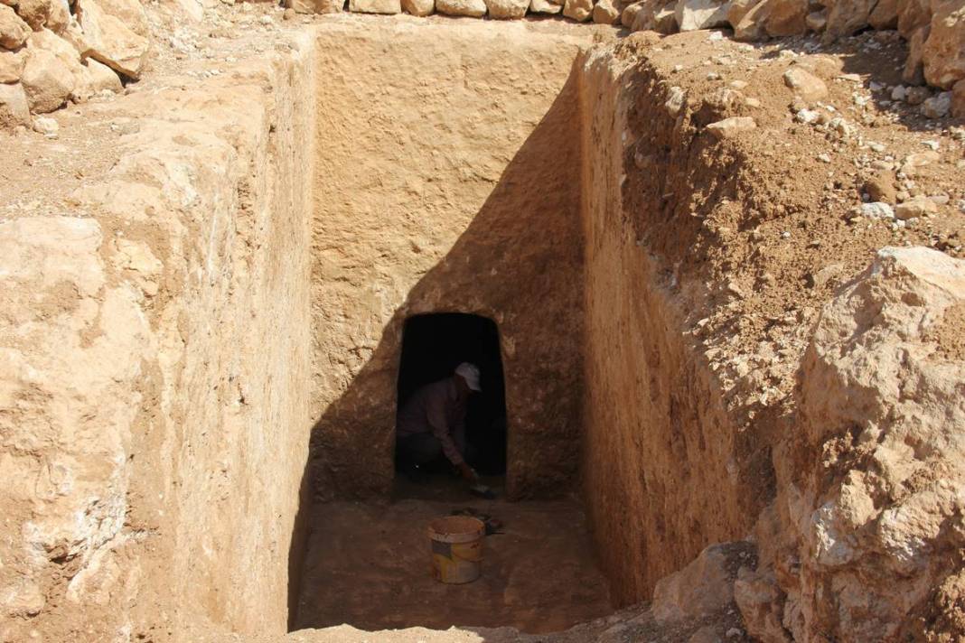 Kaçak kazı yaparken öyle bir şeye denk geldiler ki az kalsın çarpılıyorlardı! Yetkililer, iş üstündeyken yakaladı 3